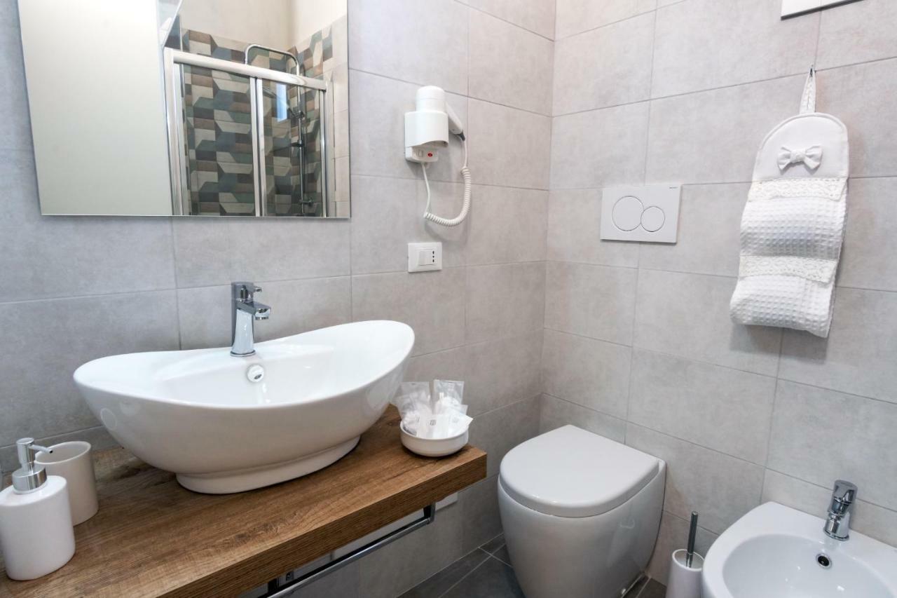 레체 Le Stanze Del Duomo B&B 외부 사진